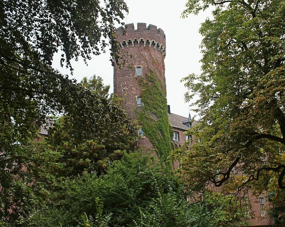 Romantisch: Die Kempener Burg beherbergt das Stadt- und Kreisarchiv. Die Verwaltung plant, das im Jahre 1400 fertiggestellte Bauwerk künftig für ihre eigenen Ämter zu nutzen.