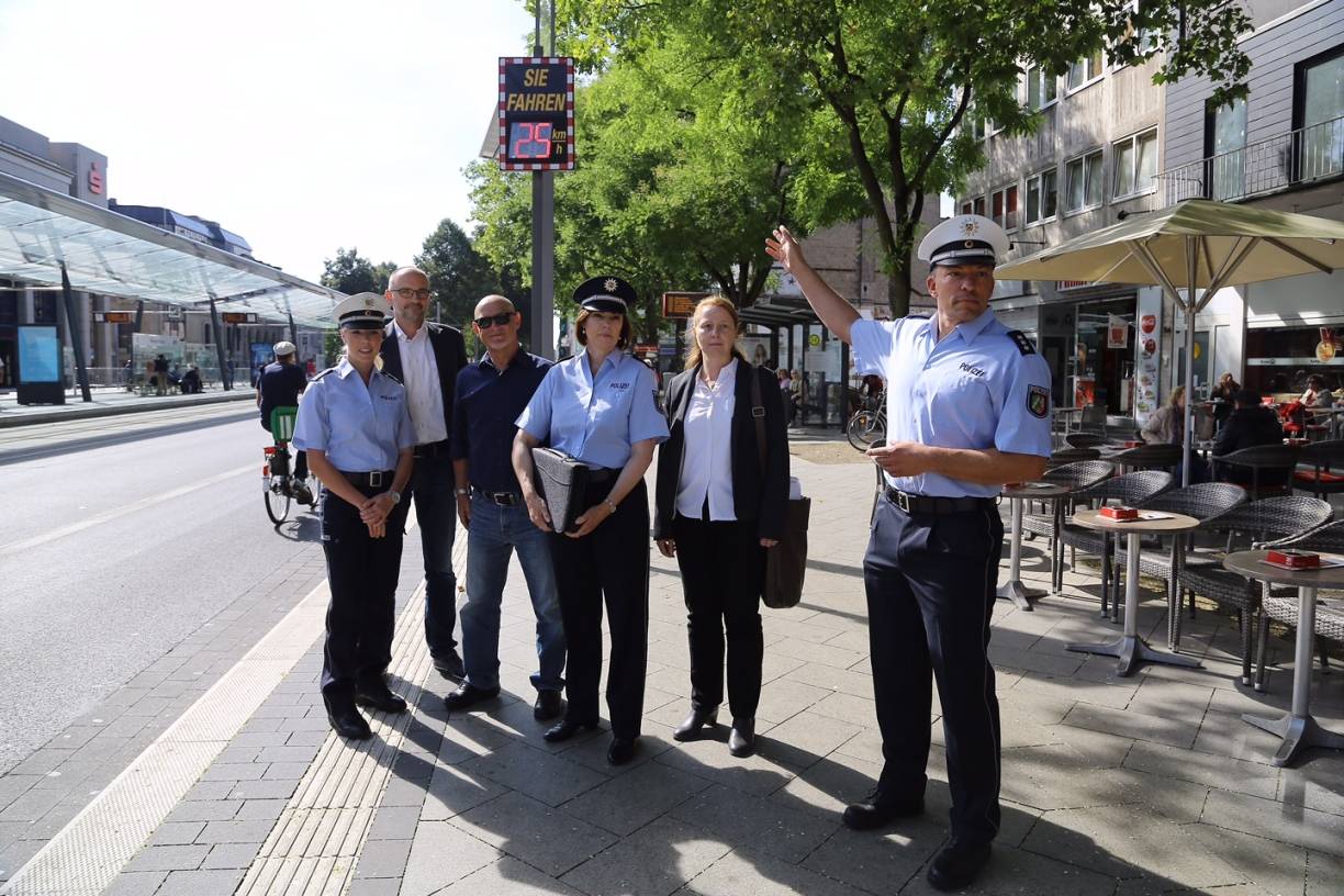 Stadt Spiegel fragte beim NRW-Verkehrsministerium nach: Ostwall: Tempo 10-Schilder sind zulässig