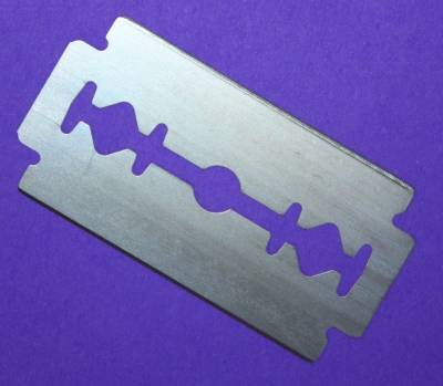 Rasierklinge in Salatbox - Rückrufaktion "nicht erforderlich"