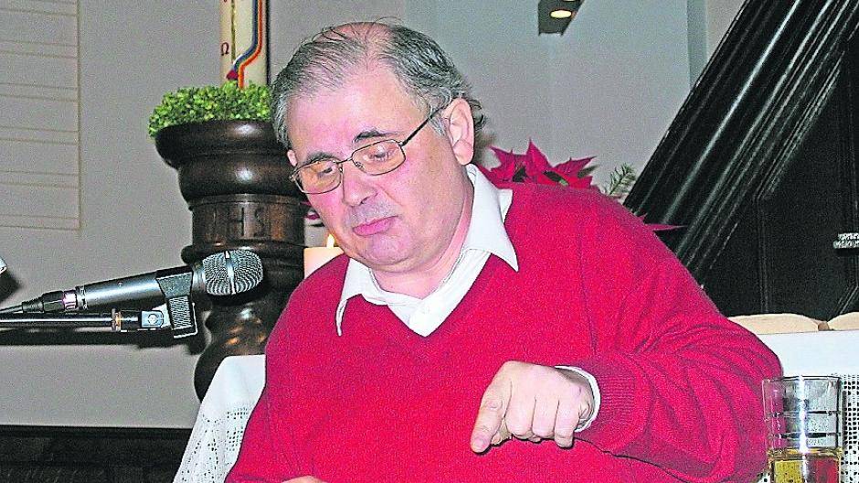 Pfarrer Greiner liest Psalmen aus der Bibel im Wechsel mit Psalmen, die Hanns Dieter Hüsch gedichtet hat.