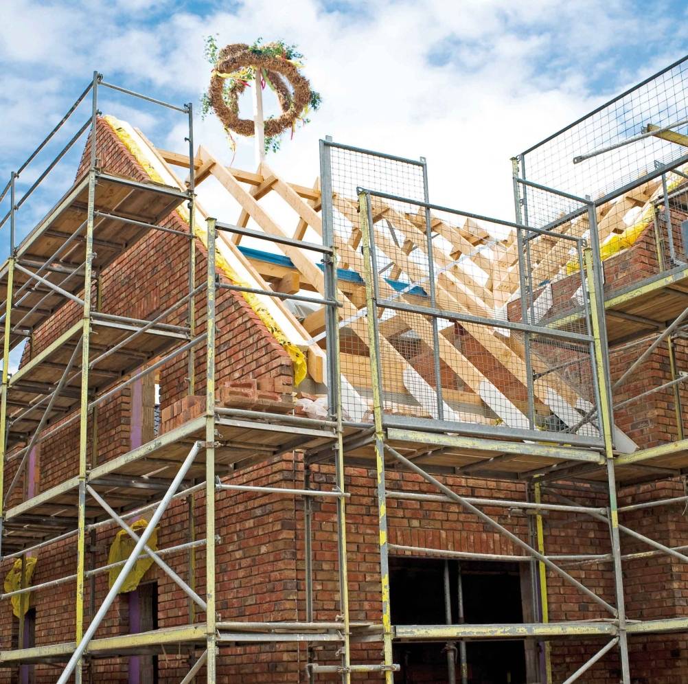 Spätestens wenn sich Nachwuchs einstellt, kommt in vielen Familien der Gedanke an eine eigene Immobilie auf.