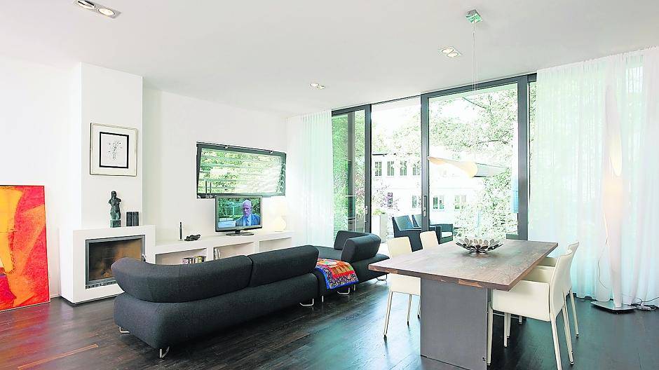 Wer sein Eigenheim mit massiven Außenwänden aus Mauerwerk errichtet, kann je nach Anbieter mit günstigeren Abschlüssen bei der Wohngebäudeversicherung rechnen — und sich anschließend sorgenfrei zurücklehnen.