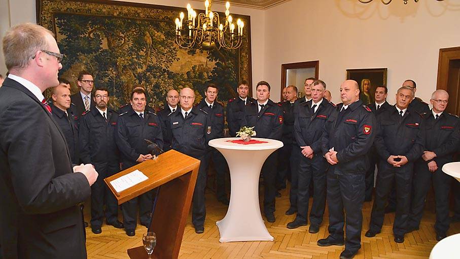 In der kurzen Begrüßungsansprache dankte der Oberbürgermeister den Feuerwehrmännern für ihren Einsatz.