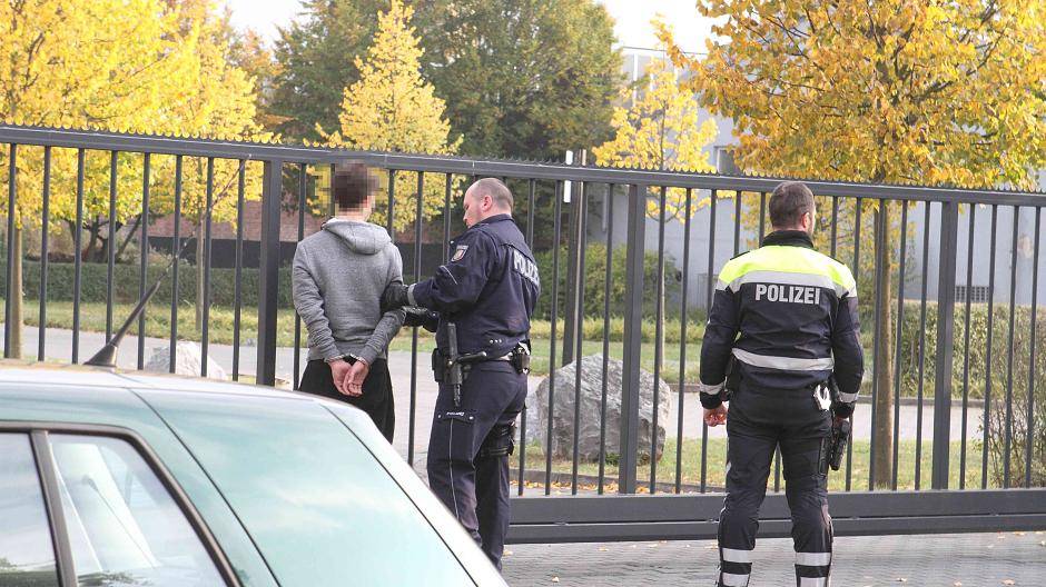 Polizei nimmt Jugendliche fest