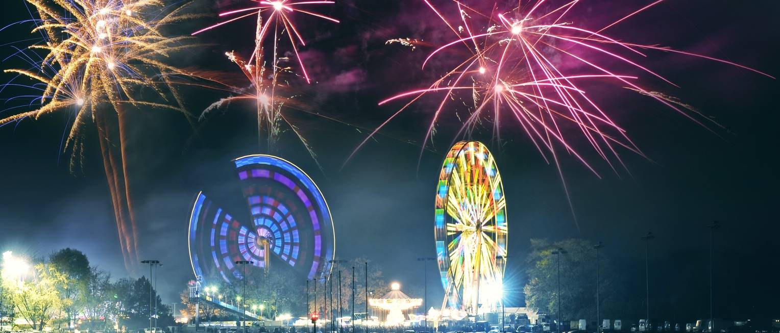 Das Feuerwerk ist der krönende Abschluss der Martinikirmes, die erstmalig im XXL Format tausende Besucher in ihren Bann zieht.