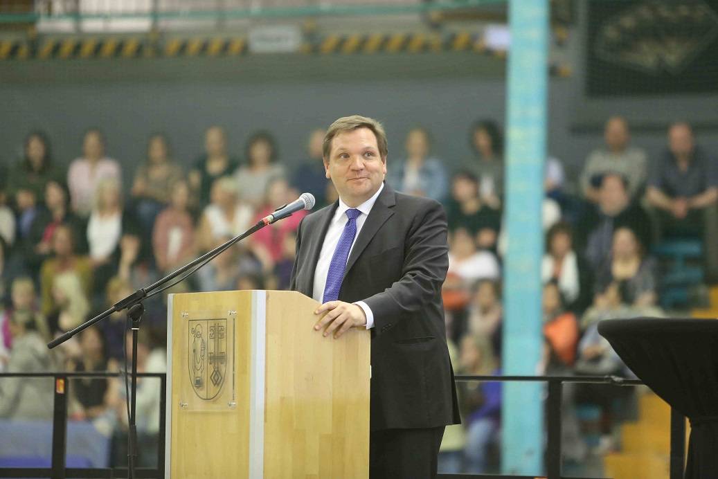  OB Frank Meyer auf einer Vollversammlung der städtischen Bediensteten vor mehr als 2000 Zuhörern. 