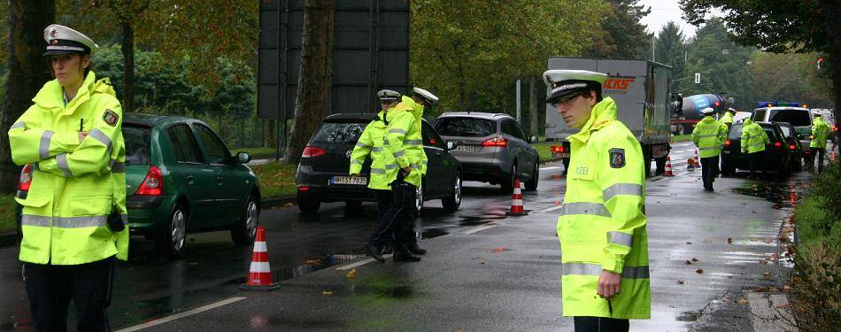 Mit unregelmäßigen Verkehrskontrollen erhöht die Polizei Krefeld den Druck auf die Einbrecher - und macht die Stadt für Langfinger unbeliebt.