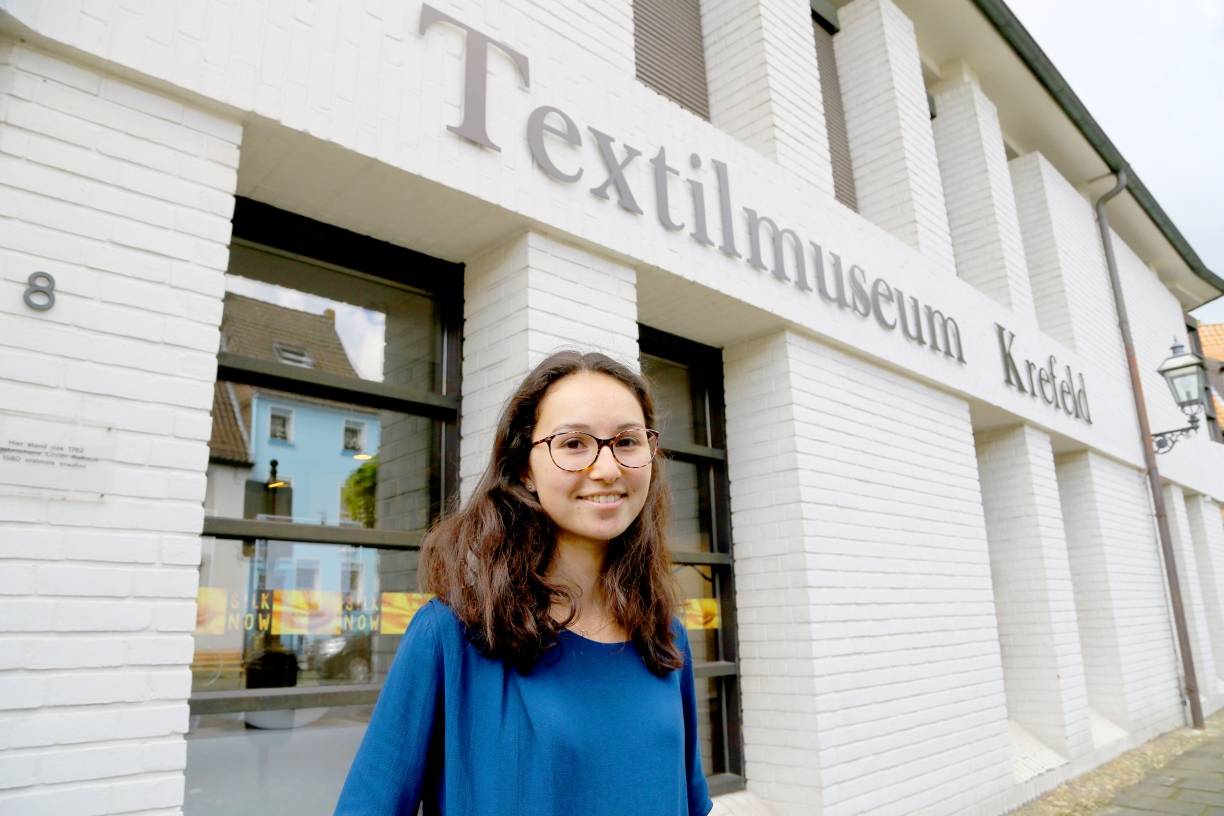 Textilmuseum Krefeld: Eine Praktikantin aus Paris