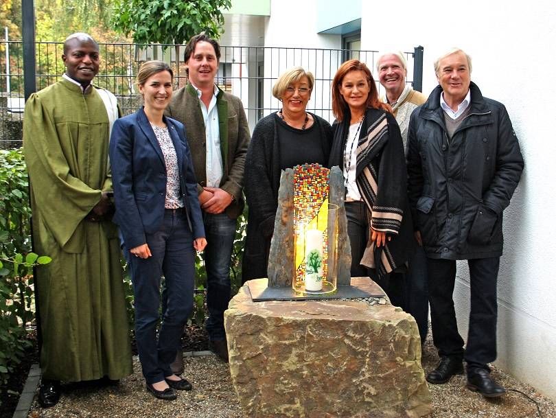 Am Mittwoch weihte der Schlagerstar zusammen mit Karin Meincke und DRK-Oberin Diane...