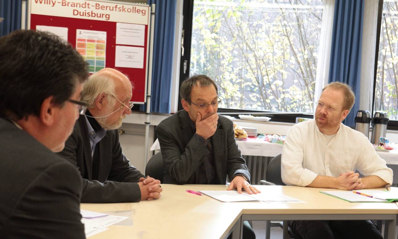 Im Bild (vl): Schulleiter Dr. Helmut Richter, ehemaliger Pfarrer und Ideengeber Jan Christofzik und Andreas Satzvey, Pfarrer im Schuldienst.