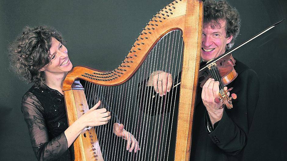 Johanna Seitz und Christoph Mayer führen ihren speziellen musikalischen Dialog mit einer Barockharfe und einer Barockvioline