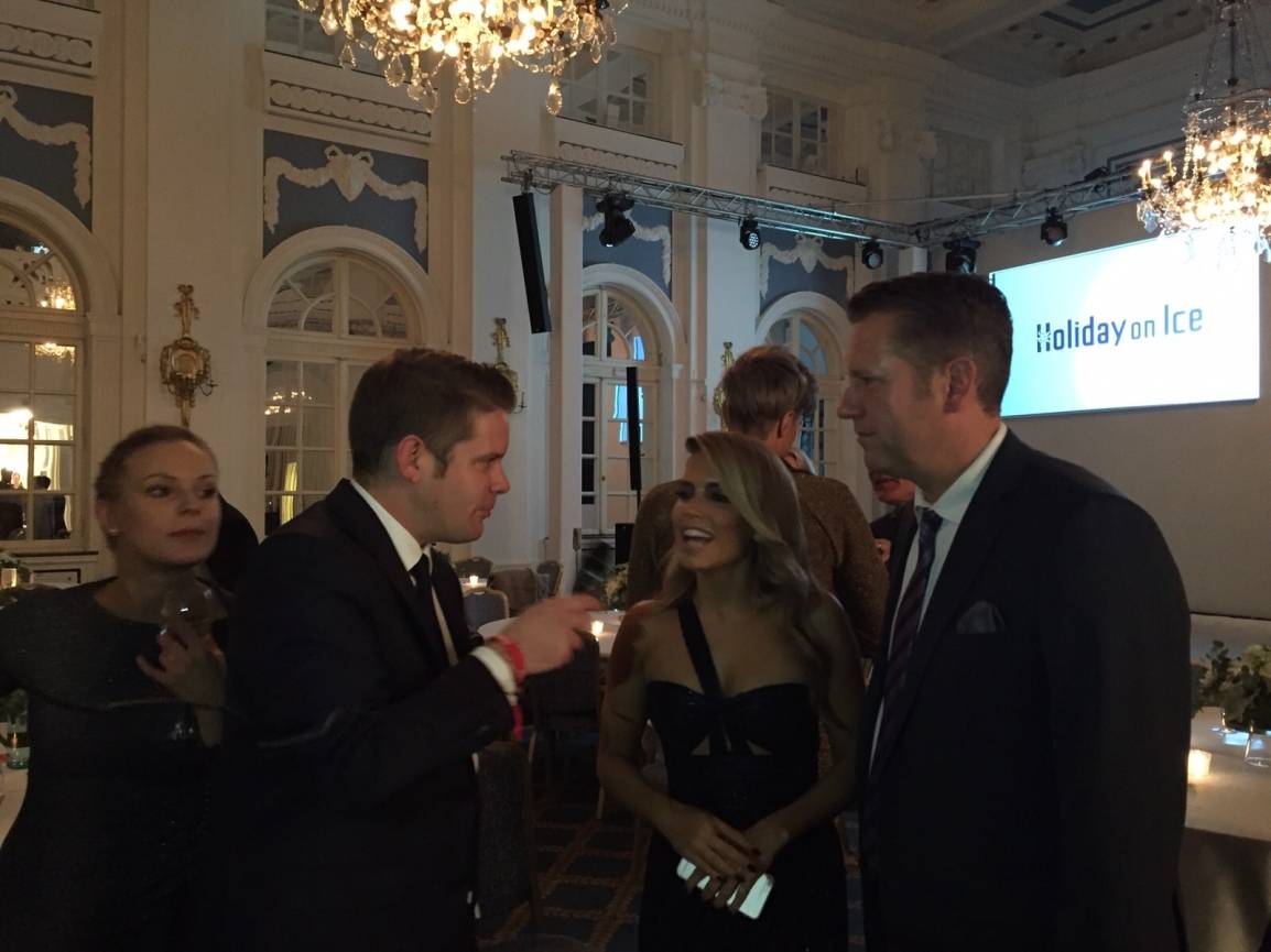 Der Extra-Tipp besuchte die feierliche Eröffnungs-Gala von Holiday on Ice 2015 in Hamburg: Eis-Gala mit Promi-Blitzlichtgewitter