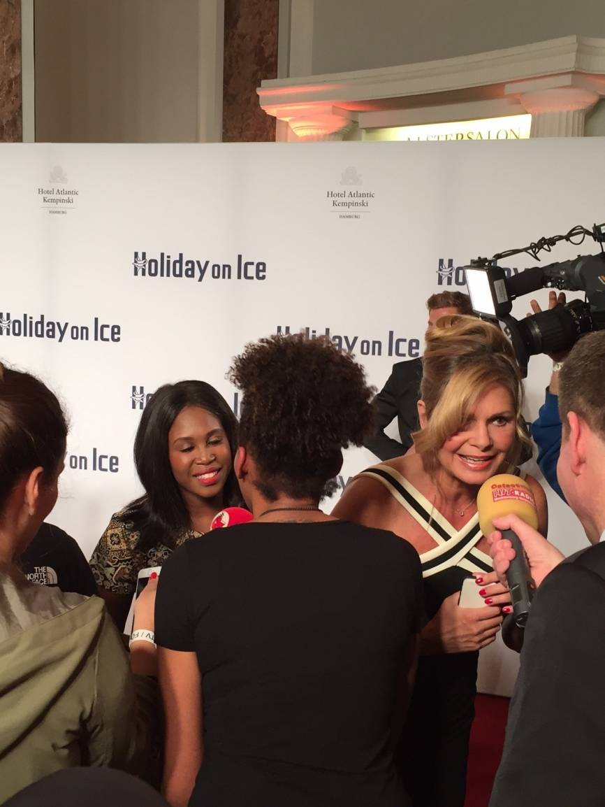 Der Extra-Tipp besuchte die feierliche Eröffnungs-Gala von Holiday on Ice 2015 in Hamburg: Eis-Gala mit Promi-Blitzlichtgewitter