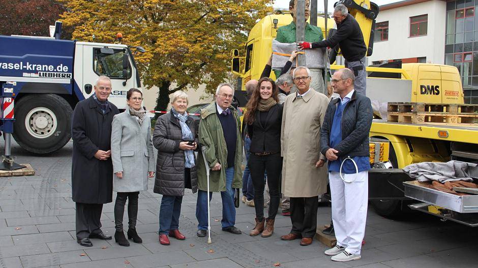 5. v.l.: Michael Rotthoff (Geschäftsführer der Sparkassen-Kulturstiftung Krefeld),...