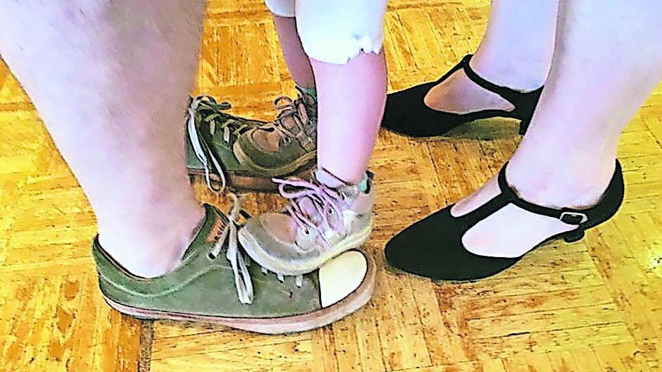  Ob kleine oder große Tänzer, TOMMYs Tanzstudio hat für jedes Alter das passende Angebot und natürlich können Alt und Jung auch zusammen tanzen. Foto: TT  