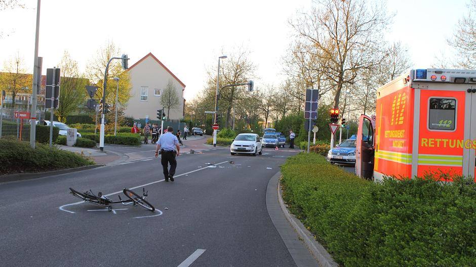 Radlerin (16) stirbt nach Zusammenstoß