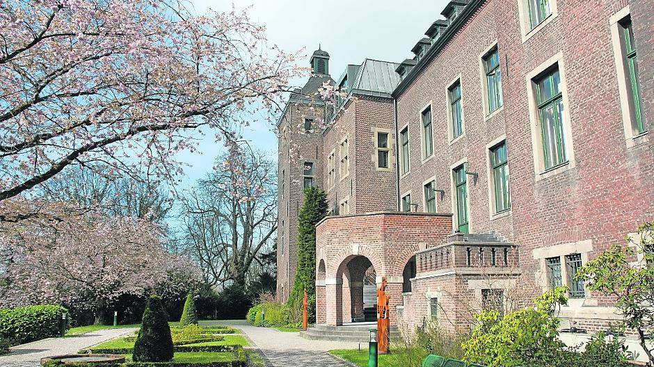 Die Radroute führt unter anderem an Schloss Neersen vorbei.