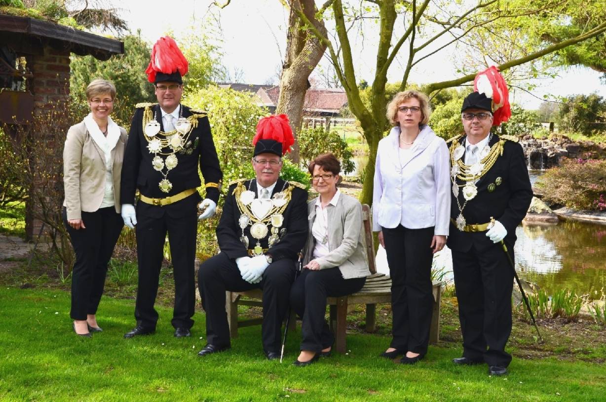  Ministerpaar Gaby und Josef Langels, Königspaar Sylvia und Karl-Heinz Schmitz, Ministerpaar Birgit und Karl-Heinz Heenen. 