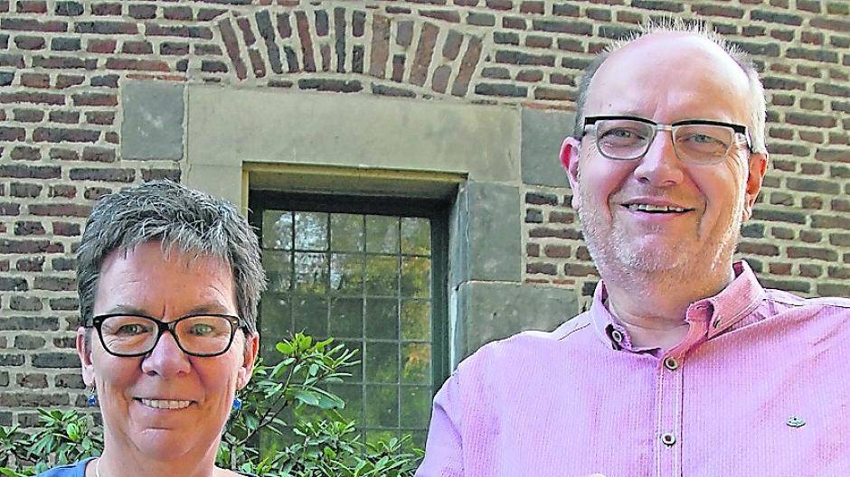  Katrin Ruelfs und Bernd Hitschler vom Kulturteam freuen sich über das neue Angebot in der Stadt Willich. 