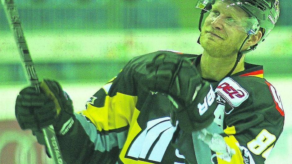  Pinguine-Stürmer Daniel Pietta bleibt seinem Heimatklub erhalten: Er unterzeichnete einen Vertrag mit einer Laufzeit von zehn Jahren. 