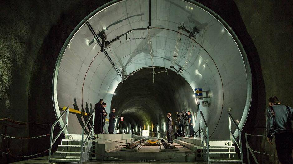 Schweiz: Gotthard-Tunnel eröffnet