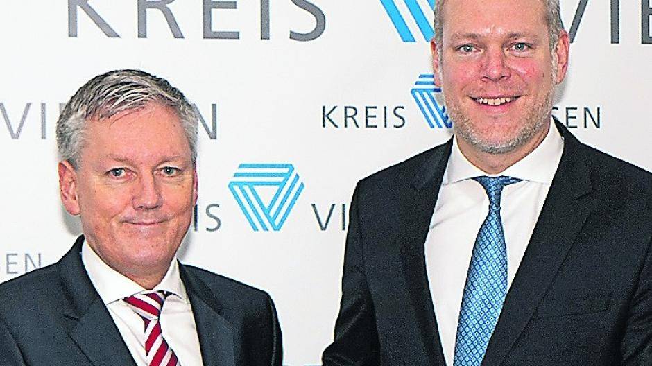 Wollen im Katastrophenschutz enger zusammenarbeiten und durch gemeinsame Pläne Katastrophen verhindern: Der Viersener Landrat Dr. Andreas Coenen (rechts und der Vorsitzende der Sicherheitsregion Limburg Noord, Venlos Bürgermeister Antoin Scholten.