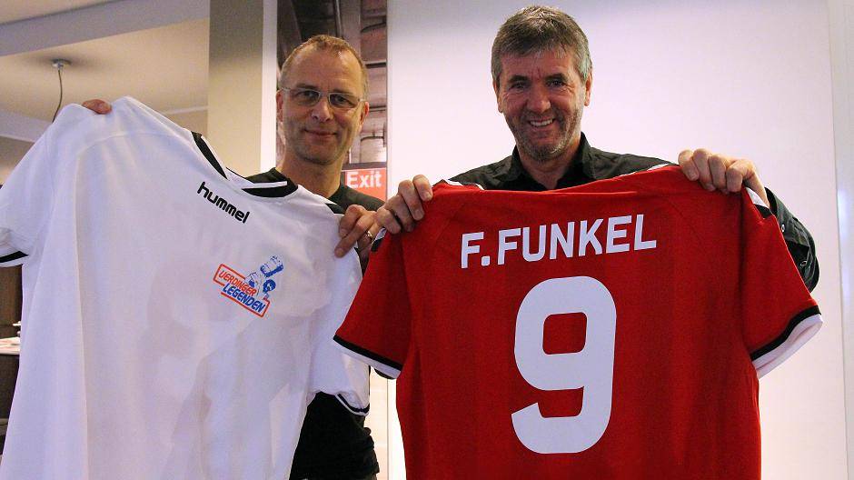 Funkel präsentiert Legenden-Trikot