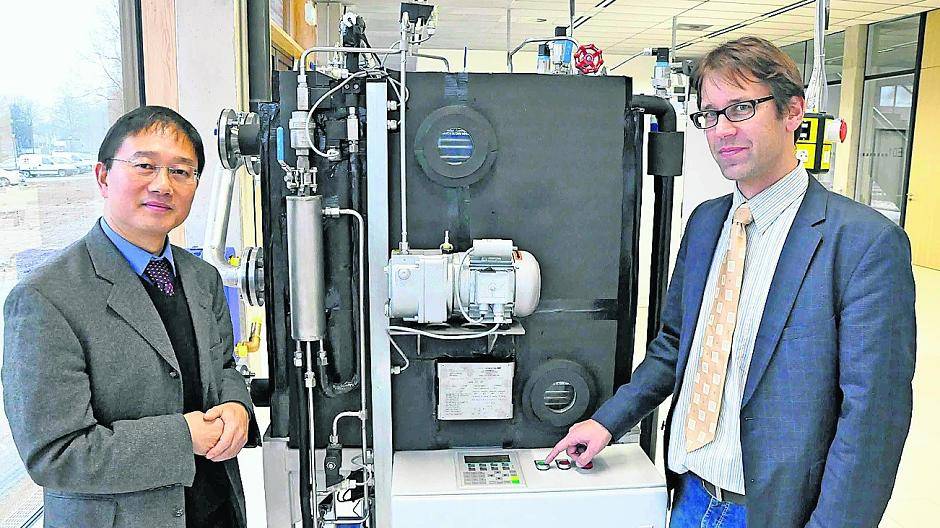 Studenten suchen den perfekten Kühlschrank