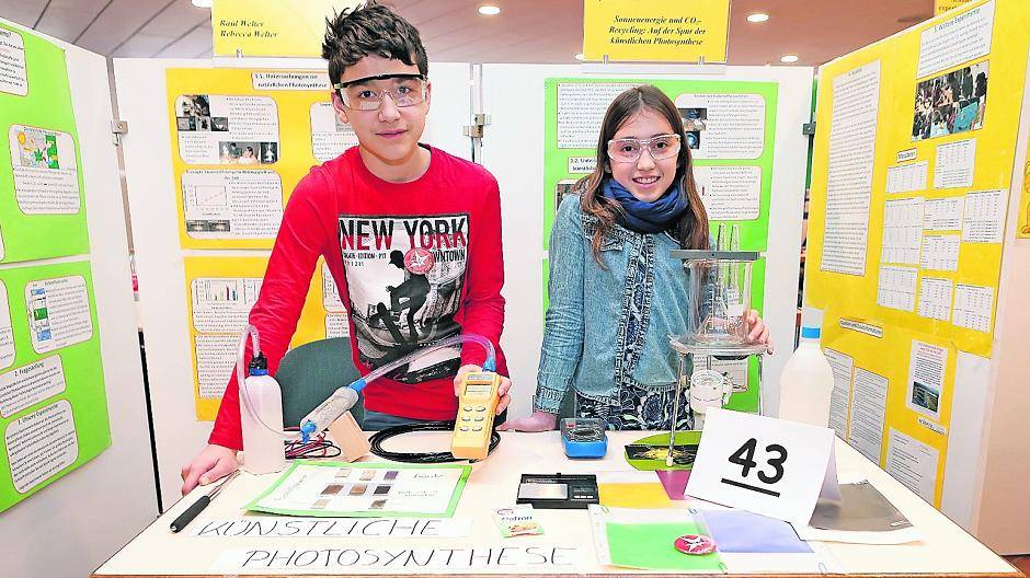  Raúl und Rebecca Welter haben mit Erfolg zum Thema „Künstliche Photosynthese“ experimentiert. 