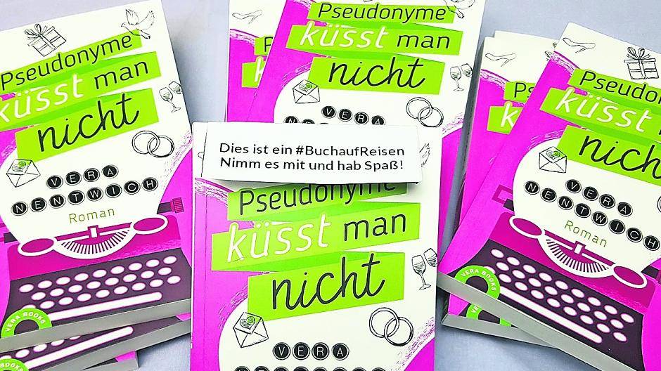  Vera Nentwich (kleines Bild) hat sich etwas Besonderes einfallen lassen, um ihren neuen Roman ins Gespräch zu bringen. 