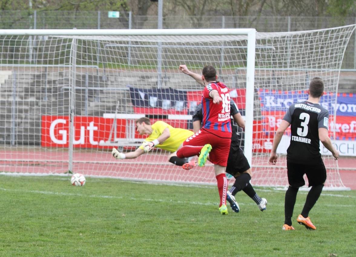  In dieser Szene setzt Aliosman Aydin den Ball noch gegen den Pfosten. Später traf er dann für sein Team. 