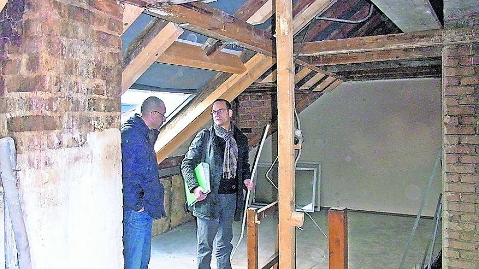  Ein Bauherrenberater kann beurteilen, welche Arbeiten auf einen Altbaubesitzer zukommen, wenn er seine Immobile EnEV-gerecht nachrüsten muss. 