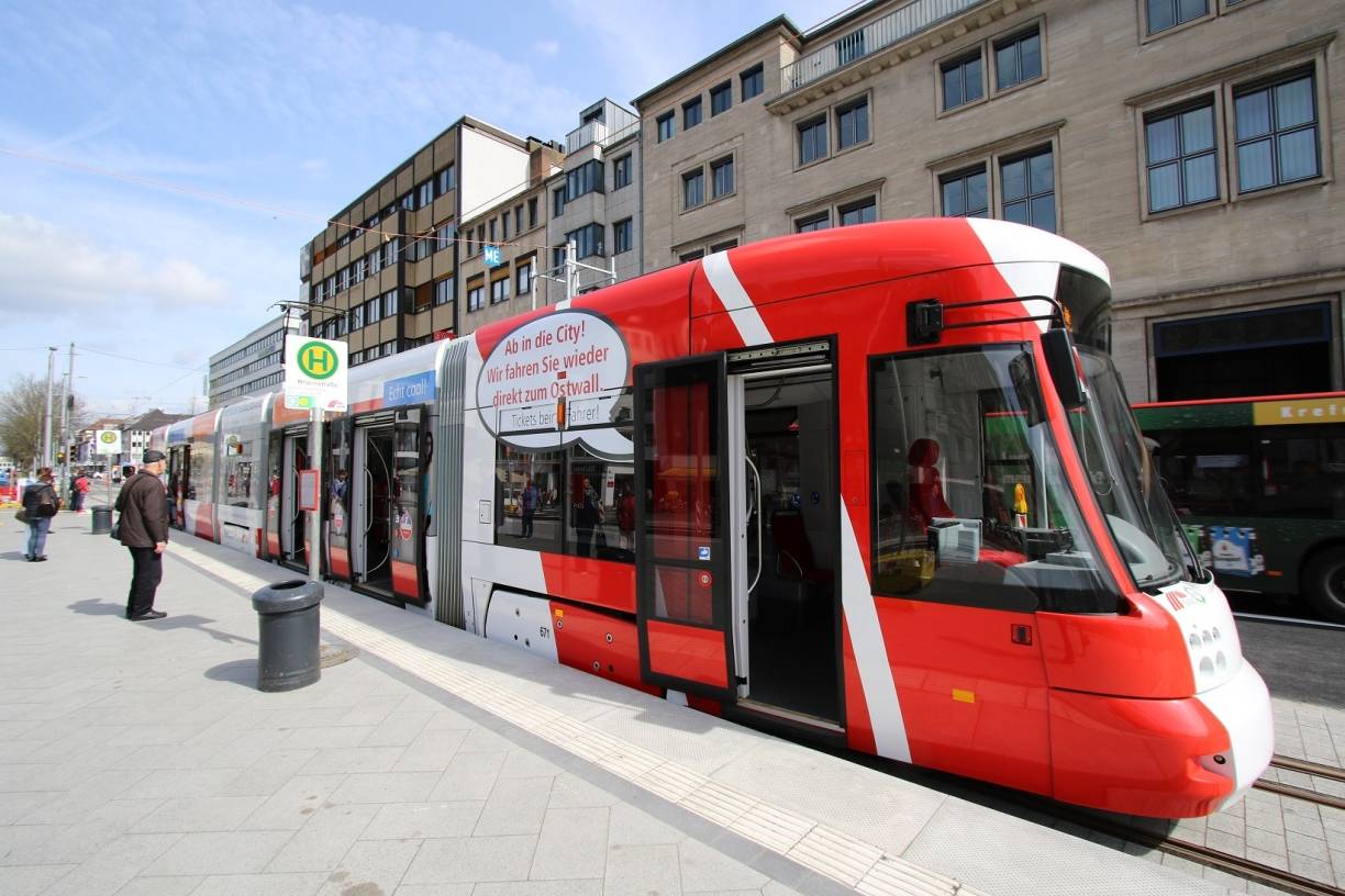 Ostwall: Die Bahnen fahren wieder