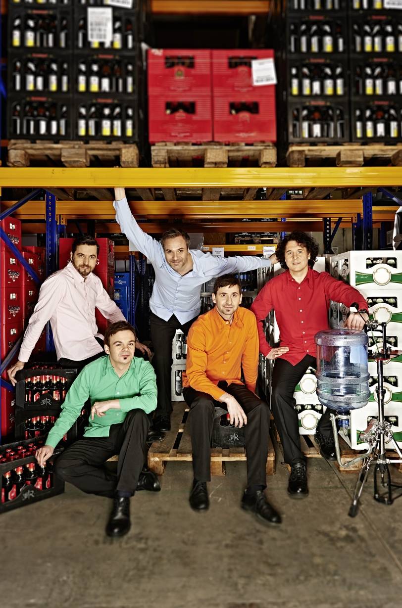 GlasBlasSing Quintett: „Volle Pulle — Flaschenmusik XXL“