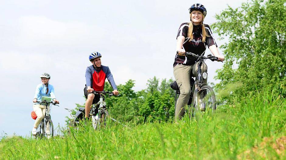 Besonders reizvoll ist eine Fahrradtour auf oder neben dem Deich - ganze 175 Kilometer...