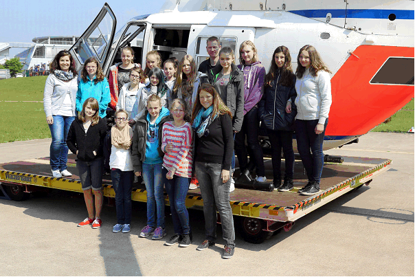 Girls Day: Grefrather Schülerinnen besuchten Polizeifliegerstaffel: Helikopterpilotin - ein spannender Beruf