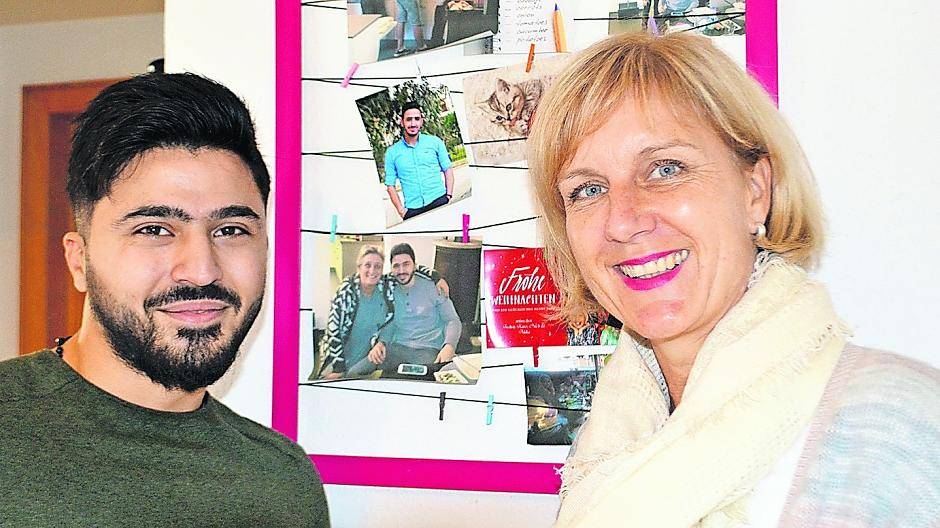 Anas Masri und seine Sprachlehrerin Susanne Floete: Nach der Flucht aus Syrien kannte Anas kaum ein deutsches Wort — jetzt schon.
