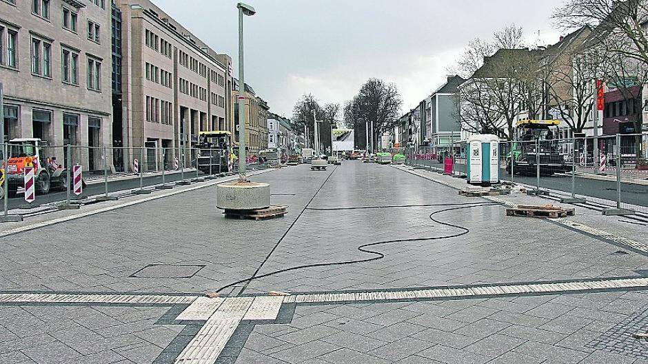 Ins Gerede gekommen: Die neue Haltestelle am Ostwall kostet 20 Millionen Euro und wird künftig das schmucke Einfallstor zur City bilden.