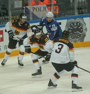 Wichtiger WM-Auftaktsieg für das DEB-Team