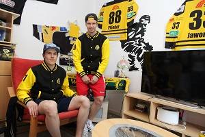 Der 18-jährige Balazs Peter (rechts) und sein Mitspieler Matyas Kovacs (links) stammen beide aus Transsylvanien. In Krefeld haben sie eine neue Heimat gefunden.