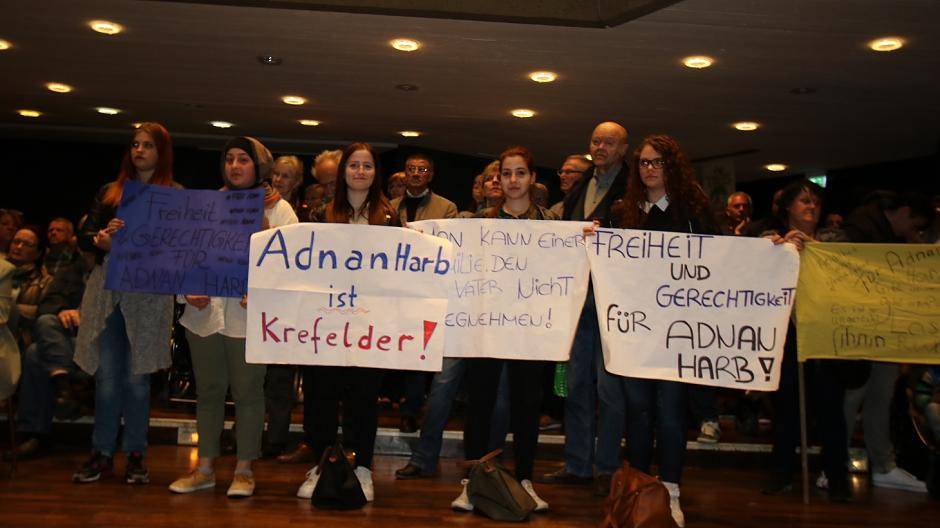 "Adnan Harb ist Krefelder" - einer der Slogans der...