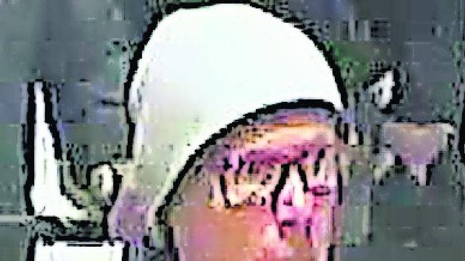 Die Polizei fahndet nach diesem Tatverdächtigen.