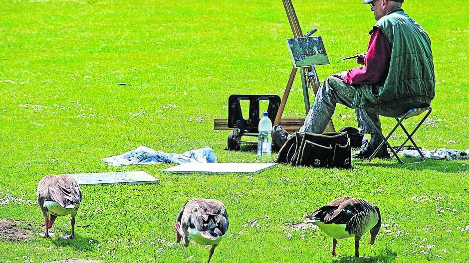  Im Sommer zieht es auch ambitionierte Hobbykünstler nach draußen. 