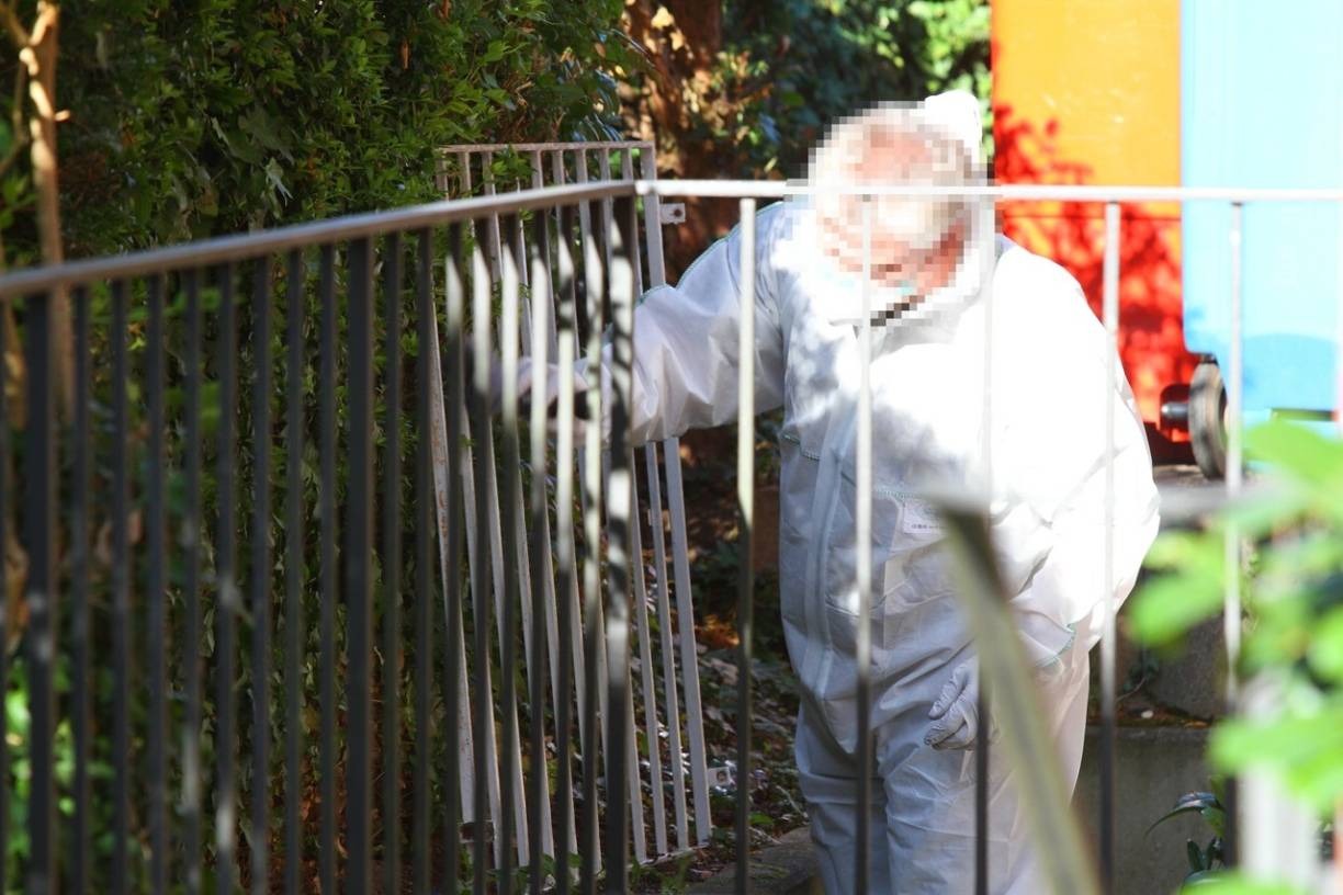 Details zu Verbrechen in Krefeld: Raubüberfall: Trio fesselt 85-Jährige