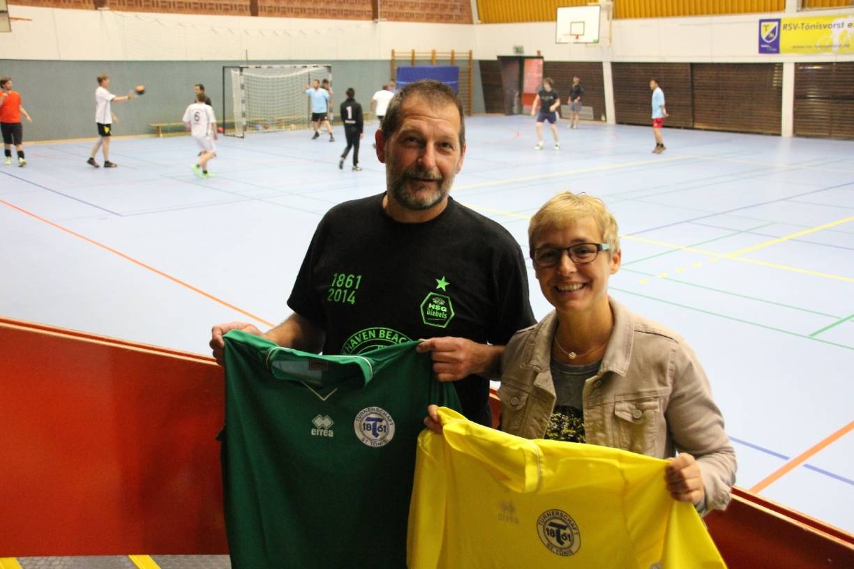 Handball-Training mit Flüchtlingen