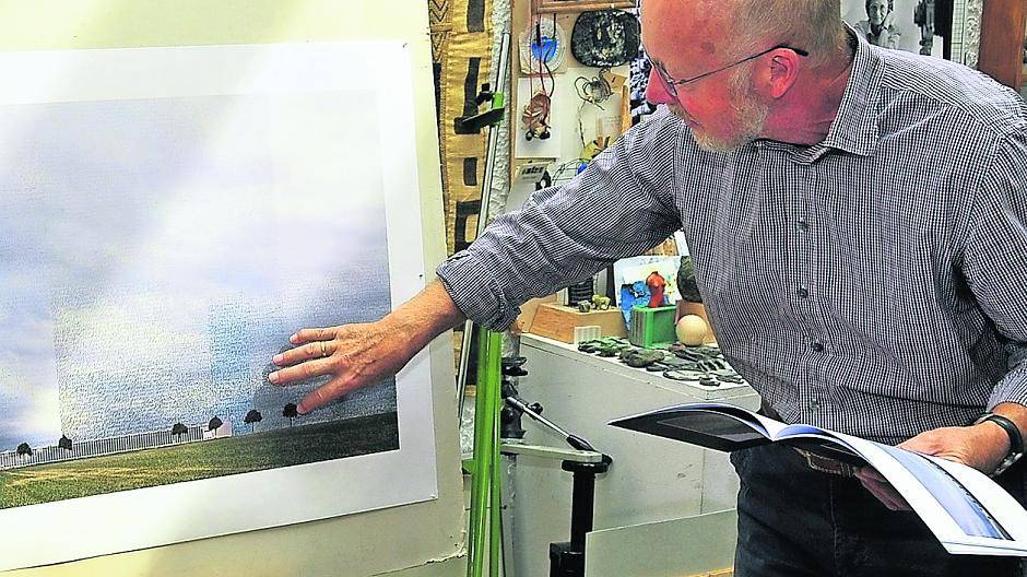  In Stefan Kaisers „Himmelsbilder“ finden sich Textfragmente als gestalterisches Element. Sie spiegeln die Gedanken des Künstlers bei der Arbeit wider. Fotos (3): Horst Siemes 