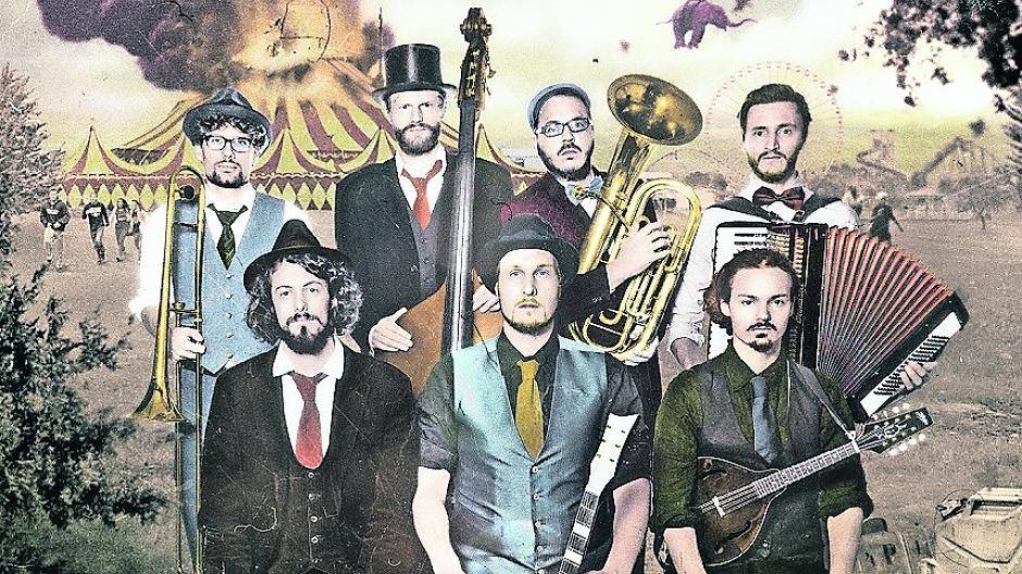 Die Krefelder Gruppe Provinztheater überzeugte die Jury beim Fürther Straßenmusikwettbewerb.