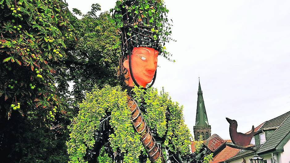  Baron von Glasenapp feiert seinen 300. Geburtstag. Ihm wird nachgesagt, dass er Wohltäter gewesen sein soll. Daran knüpft die Dülkener „Glasenapp-Garde“ an, die sich der Pflege historischer Bräuche widmet. Foto: Stadt Viersen 