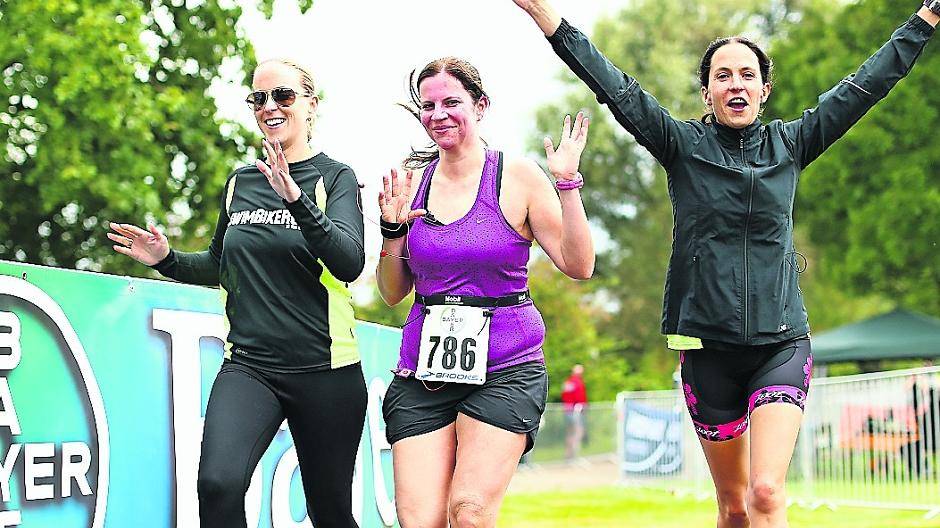 Begeisterung in der Staffel beim Bayer-Triathlon.