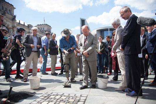 Gebühr für Stolperstein-Aktion: Stadt spricht von Versehen